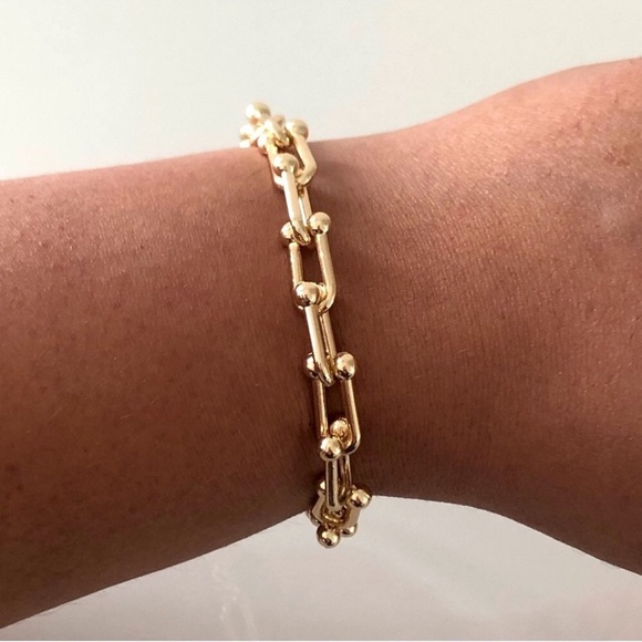Gold Hardwear Small U Link Bracelet - Picture 5 of 10